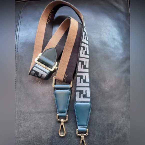 Fendi small sunshine tote bag + extra 900 dollar double sided strap included - Picture 3 of 11